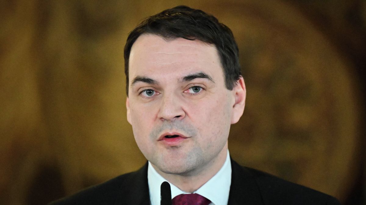 Má se účastnit jen pietních aktů. Macinka trvá na tom, že Pavel na summit NATO nepojede